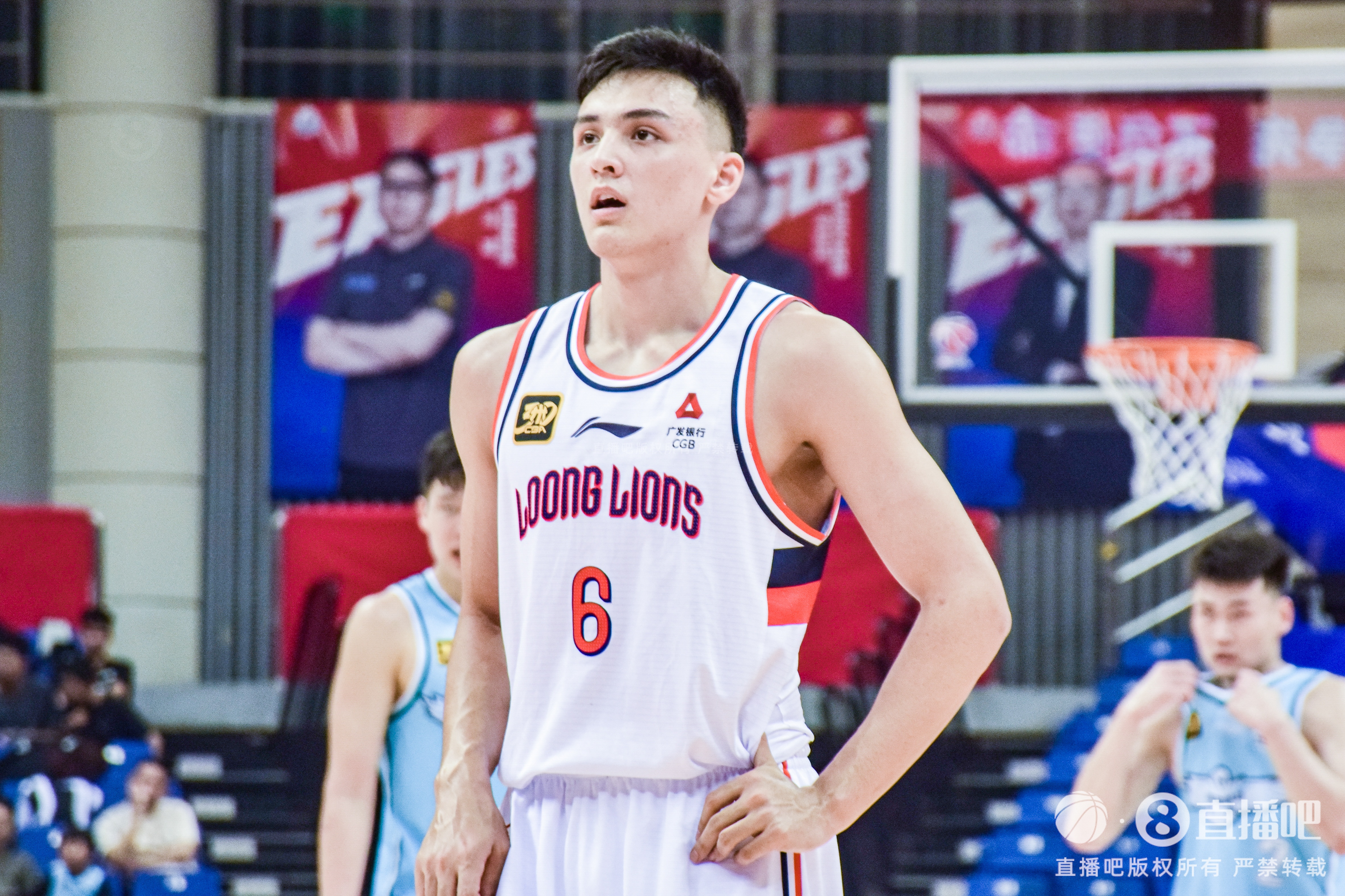 精准打击!于米提半场5中5拿到13分 三分3中3