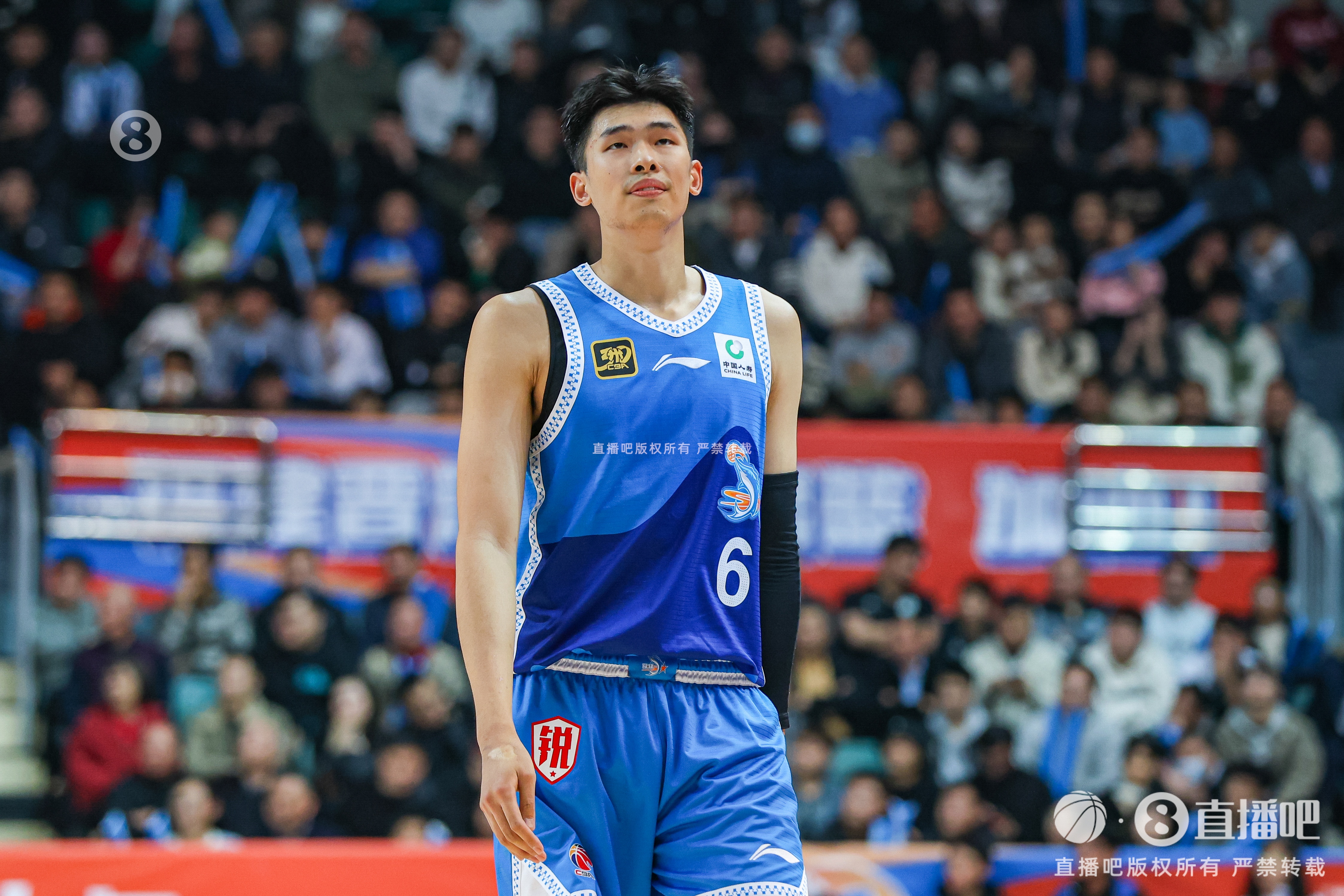 稍微有点铁!邹阳出场41分钟13中4&三分6中1拿到15分 正负值-11