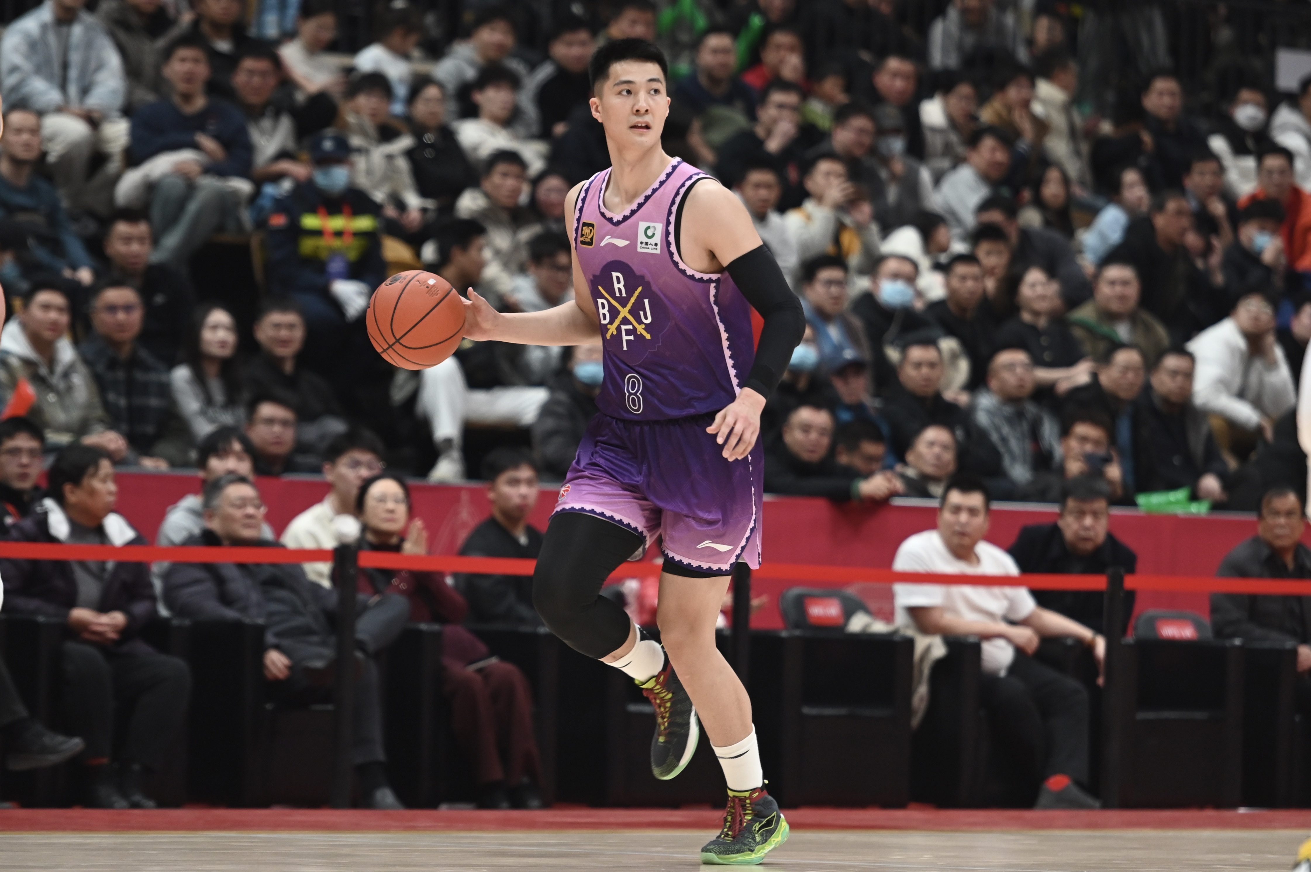 稳定贡献难救主!朱松玮替补出战33分钟 13中6拿到14分11板